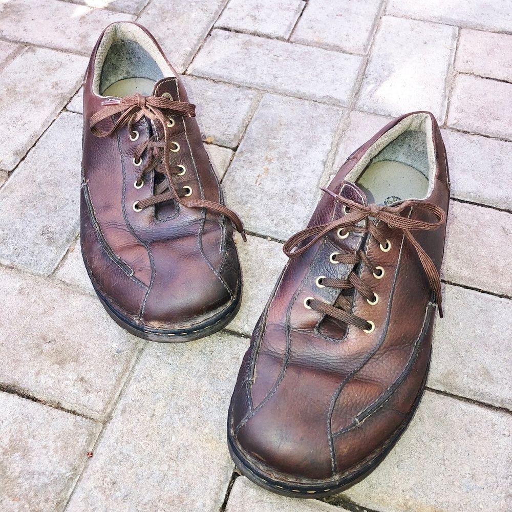 Dr. Martens brown leather lace up oxfords